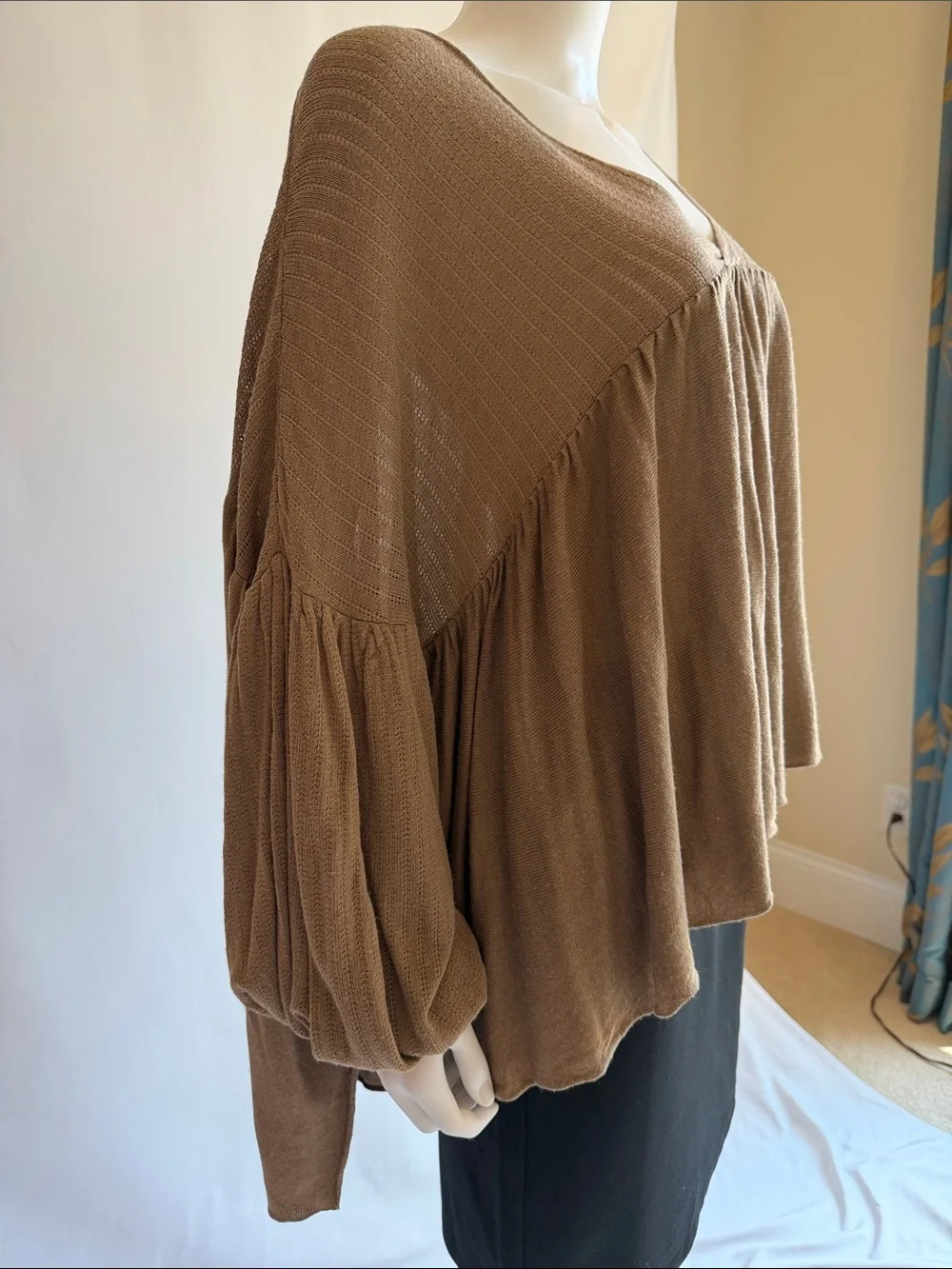 Free People Camel V-Neck Balloon Sleeve Knit Tunic